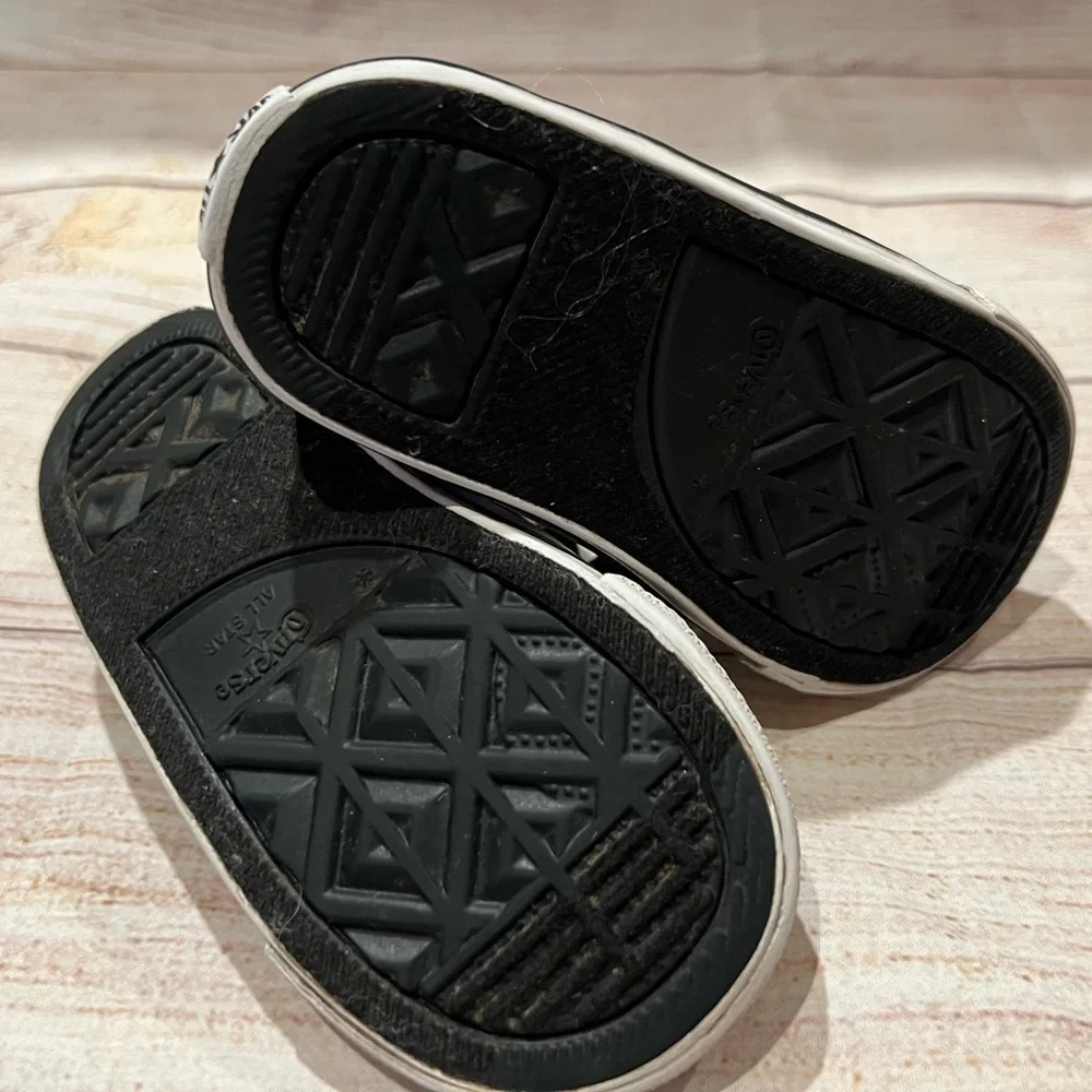 Converse Boy Girls Toddler Size 6 Black & White Shoes Rubber Soles Sneakers